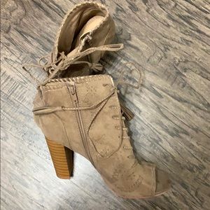 JustFab ankle booth